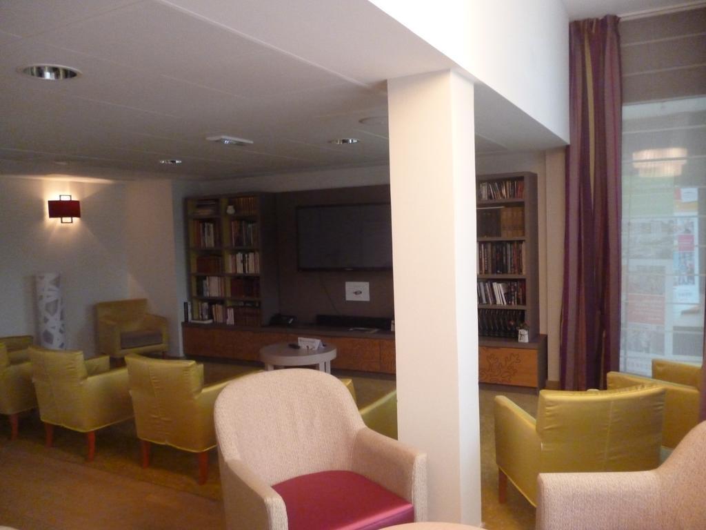 Aparthotel Domitys Le Jardin Des Trois Rois Romorantin-Lanthenay Esterno foto