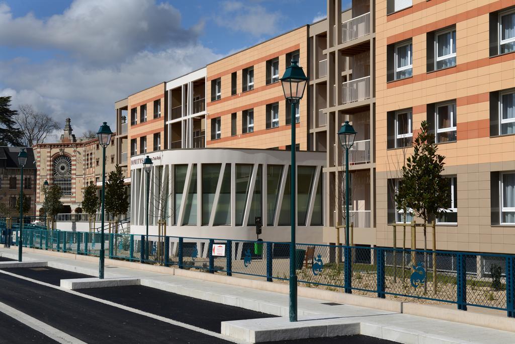 Aparthotel Domitys Le Jardin Des Trois Rois Romorantin-Lanthenay Esterno foto