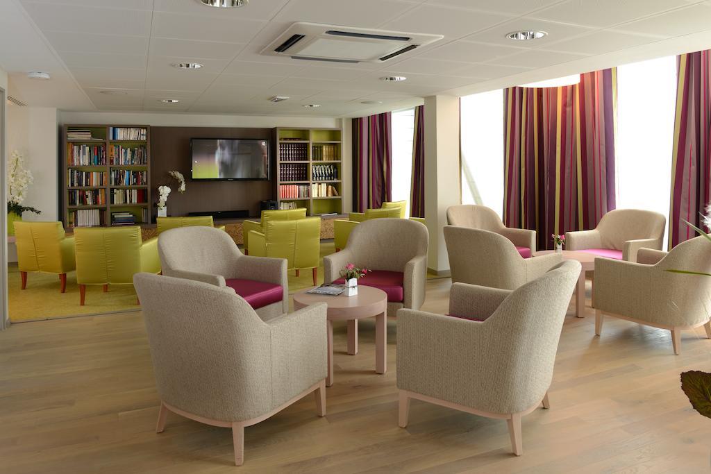 Aparthotel Domitys Le Jardin Des Trois Rois Romorantin-Lanthenay Esterno foto
